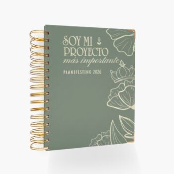 Agenda espiral Planifesting 2026 verde con frase inspiradora "Soy mi proyecto más importante", ideal para mujeres que buscan organizar su año con propósito.