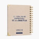 contraportada beige agenda de pasta dura Planifesting 2027 "Tu vida no se improvisa, tú la diseñas" y logo OREM, plano