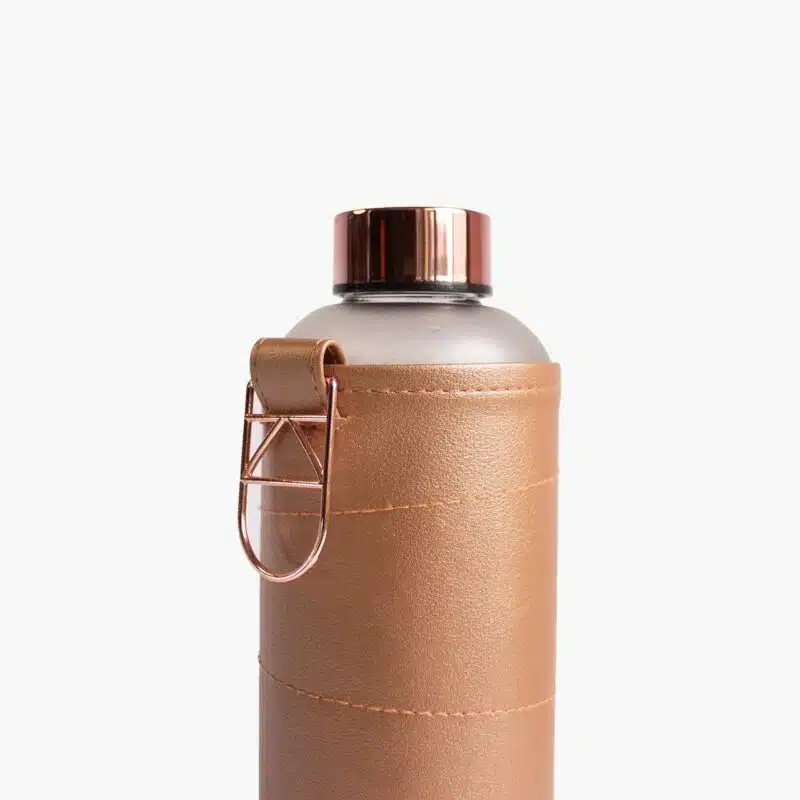 Botella de vidrio con funda de piel