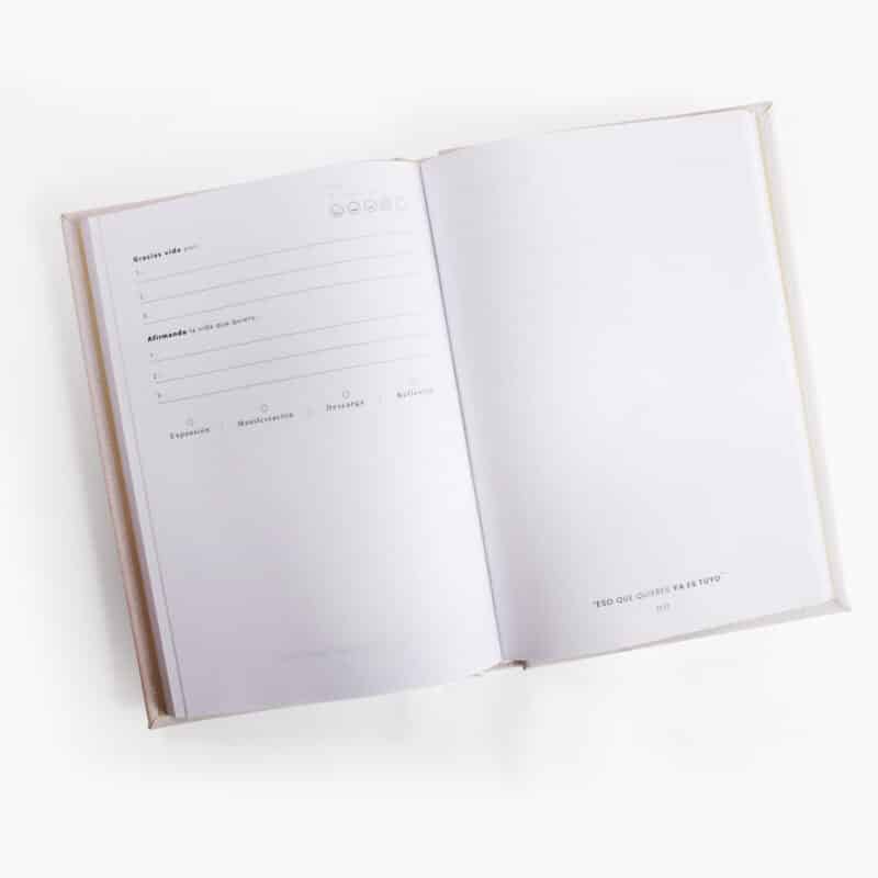Interior del diario de gratitud y manifestación "Tiempo conmigo"