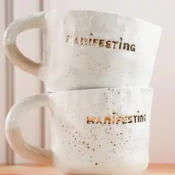 Taza artesanal de cerรกmica | Manifesting