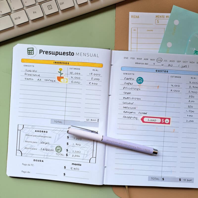 Lleva un registro diario de tus ingresos y egresos para que no te pierdas de nada y tomes el control de tus finanzas