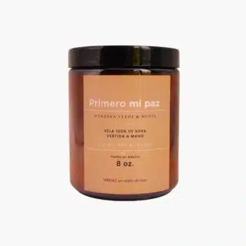 Vela aromática de soya OREM Primero mi paz con aroma a manzana verde y menta en envase ámbar de 8 oz