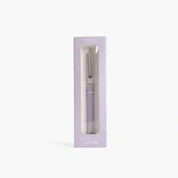 Pluma morada para mujer con caja para regalar o guardarla.