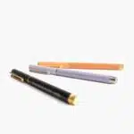 Plumas para mujer de los tres colores morado, negro y naranja.