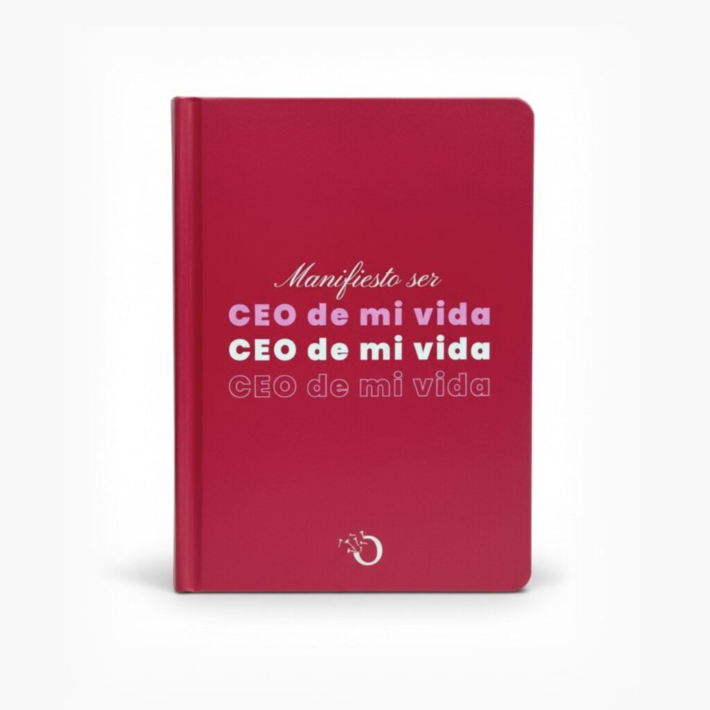 Libreta color rojo con la frase "Manifiesto ser CEO de mi vida" en tipografía blanca y rosa.