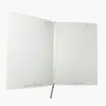Hojas interiores de la libreta con líneas para escribir, espacio para fecha y lugar, y frase motivacional en la parte inferior.