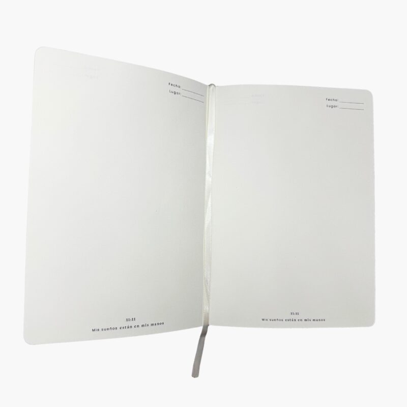 Hojas interiores de la libreta con líneas para escribir, espacio para fecha y lugar, y frase motivacional en la parte inferior.