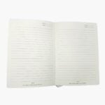Hojas interiores de la libreta con espacio amplio para escribir, secciones de fecha y lugar, y frase inspiradora en la parte inferior.
