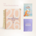 Set de planificación Kit Manifestadora con agenda espiral 2026, libreta para notas y libro de stickers motivacionales.