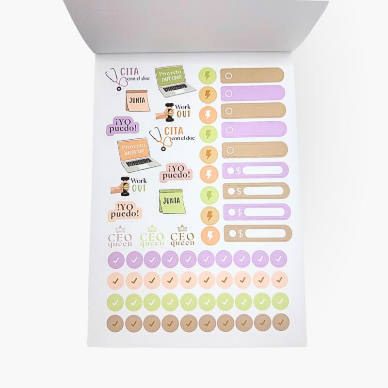 Stickers con recordatorios de citas, proyectos importantes, frases como ¡Yo puedo! y CEO Queen en colores pastel del libro Me quiero un chingo.