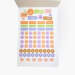 Hojas de stickers con recordatorios como To Do, prioridad, imposible olvidar, día especial e íconos de compras, ejercicio y finanzas del libro Me quiero un chingo.
