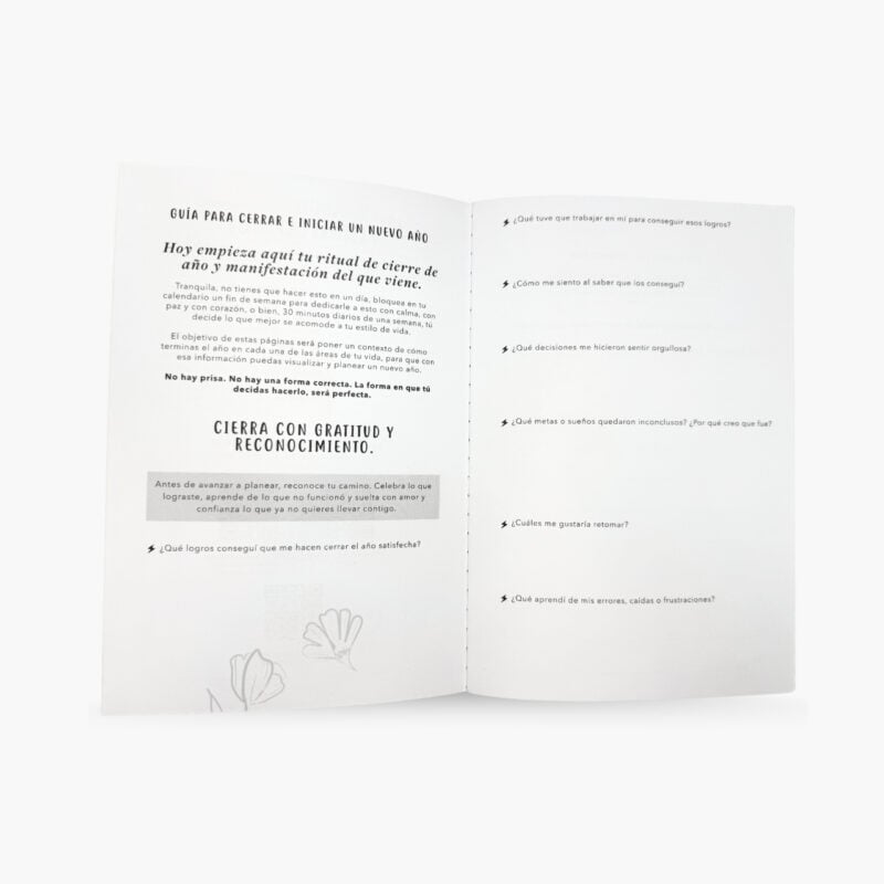 Interior del libro “Todo inicia contigo” con ejercicios de cierre e inicio de año para reflexionar, agradecer y manifestar metas.