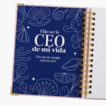 agenda Planifesting 2027 guarda azul marino "Elijo ser la CEO de mi vida" con ilustración de conchas y flores