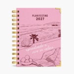 agenda de pasta dura Planifesting 2027 rosa "aprendiendo a vivir en calma", portada con costa, taza y palmeras