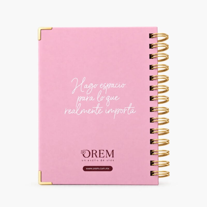 contraportada rosa agenda de pasta dura Planifesting 2027, frase "Hago espacio para lo que realmente importa" y logo OREM