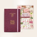 Agenda Planifesting 2027 pasta vino floral "Diseño mi vida soñada" con elástico lila y libro de stickers