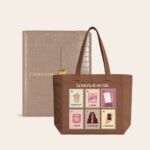 Agenda carpeta 2027 beige Planifesting tipo piel con tote café ilustrado "La lotería de mi vida"